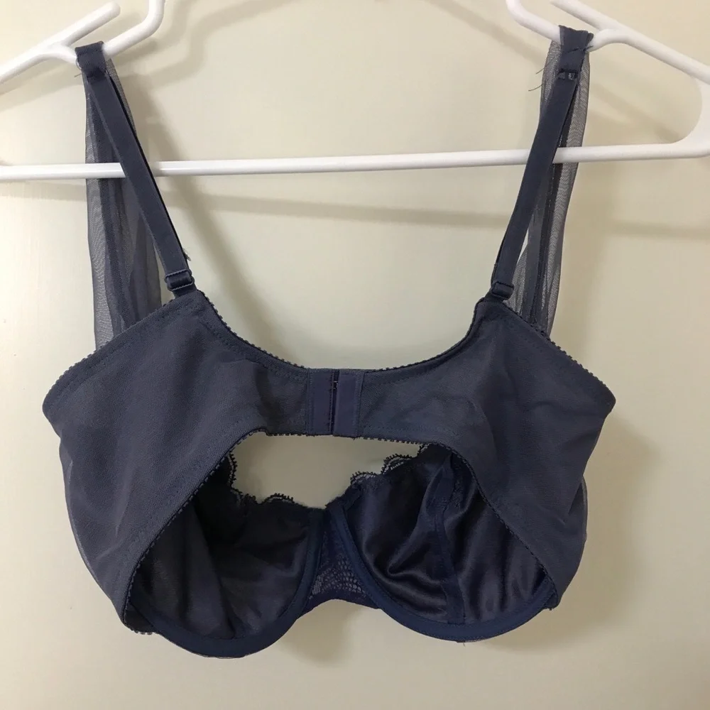 *Vintage* Victoria’s Secret Gold Label navy blue/ charcoal blue lace bra 36D